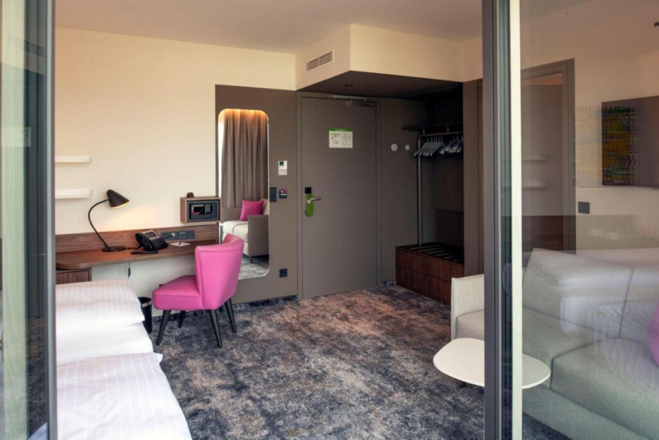 Hotel Le Parc وينر نويشتاد المظهر الخارجي الصورة