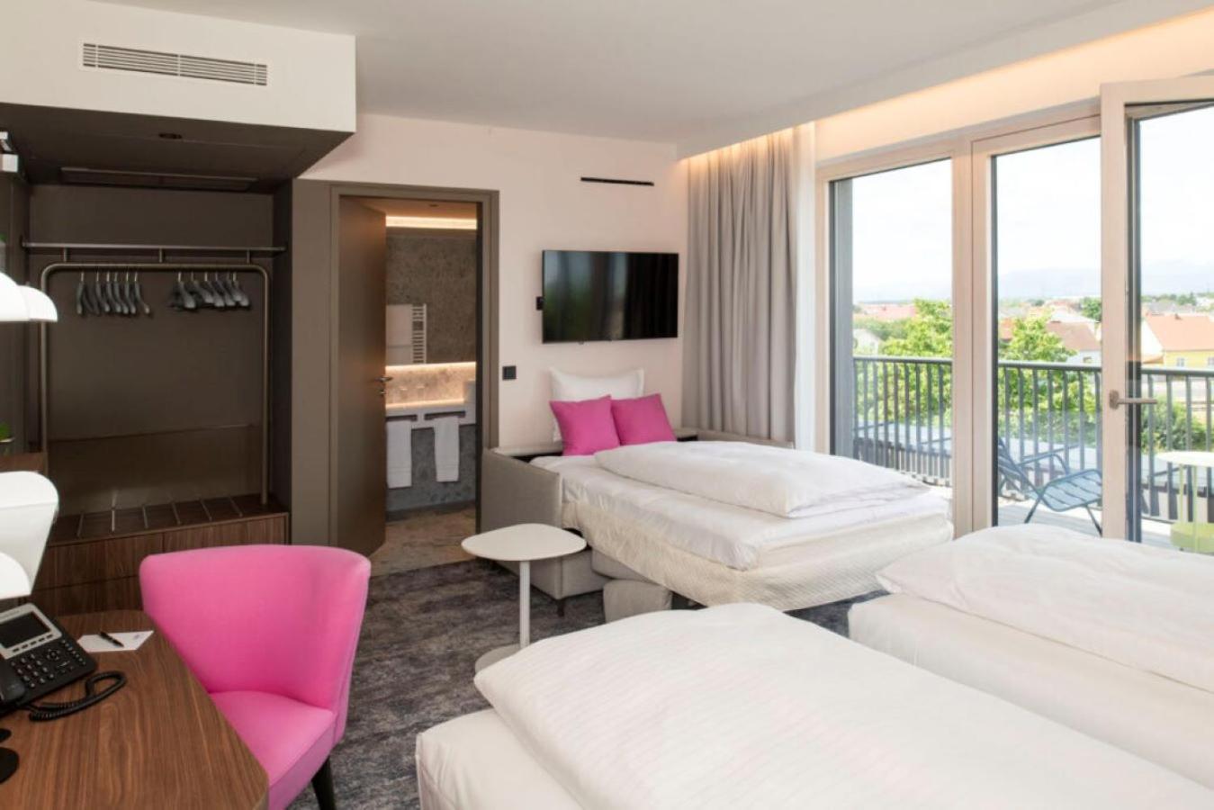Hotel Le Parc وينر نويشتاد المظهر الخارجي الصورة